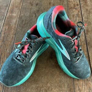 Brooks Women's Running Shoes - Limited Holiday Print